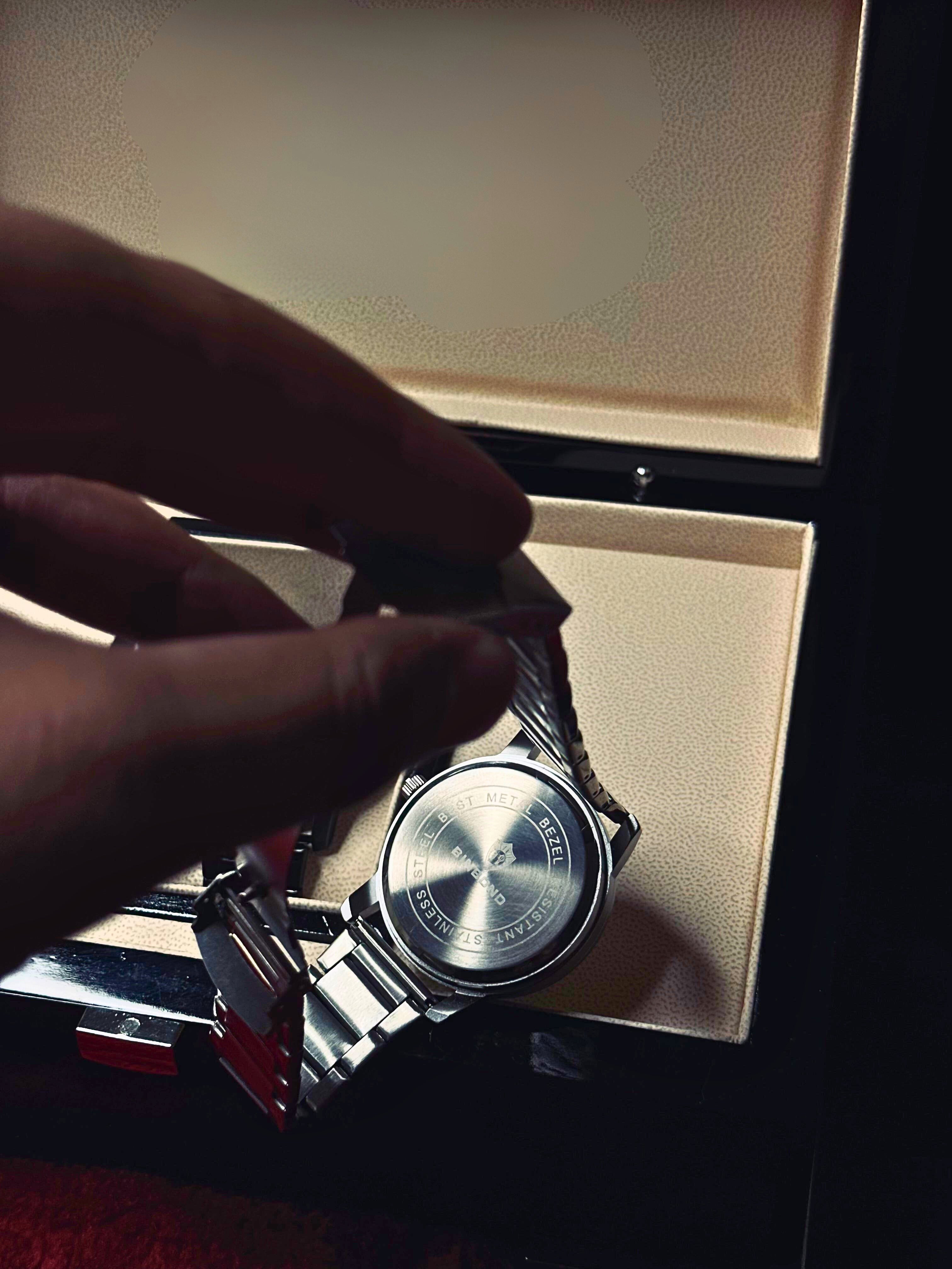 BINDBOND Arm-Less Watch