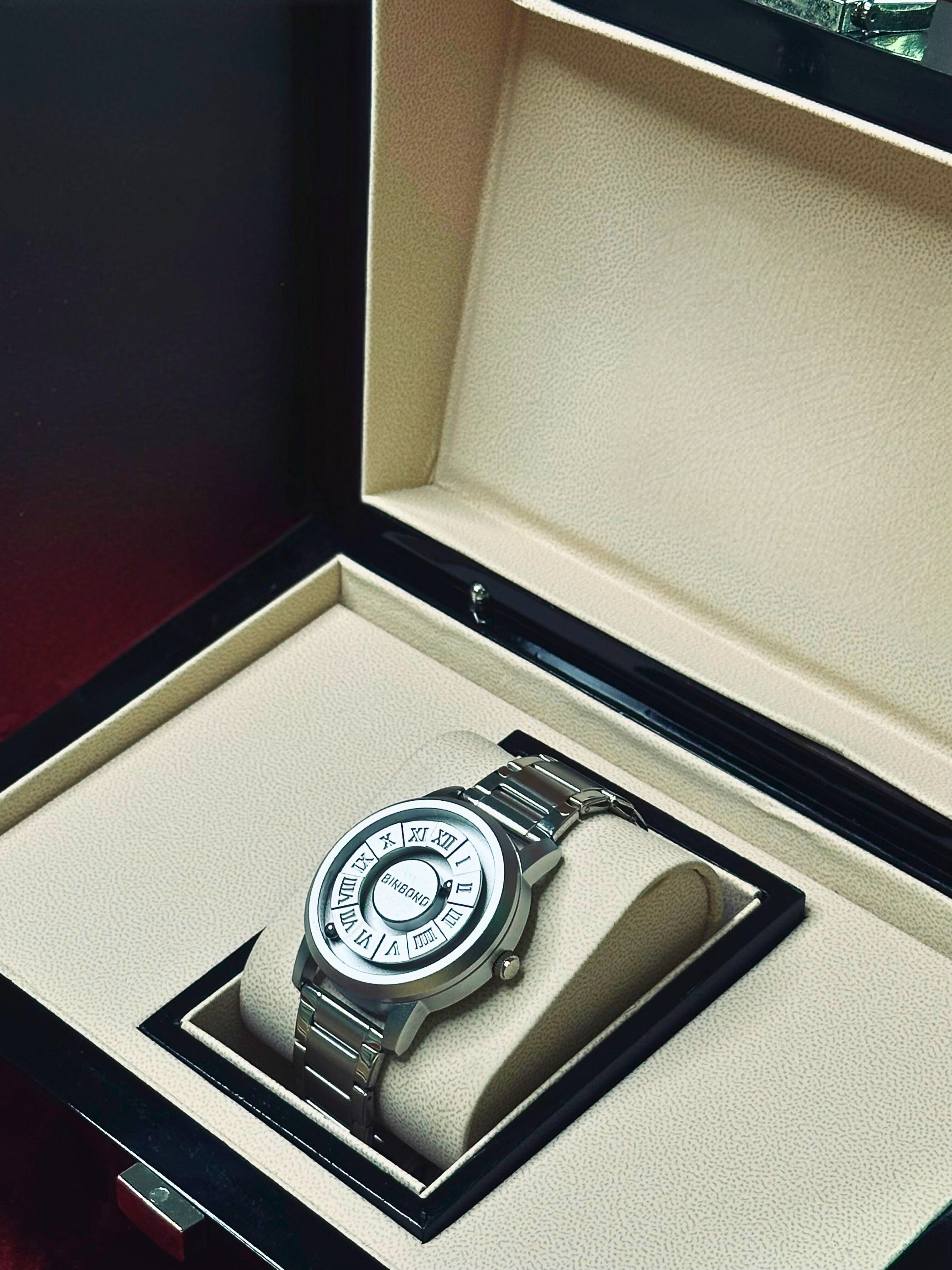 BINDBOND Arm-Less Watch